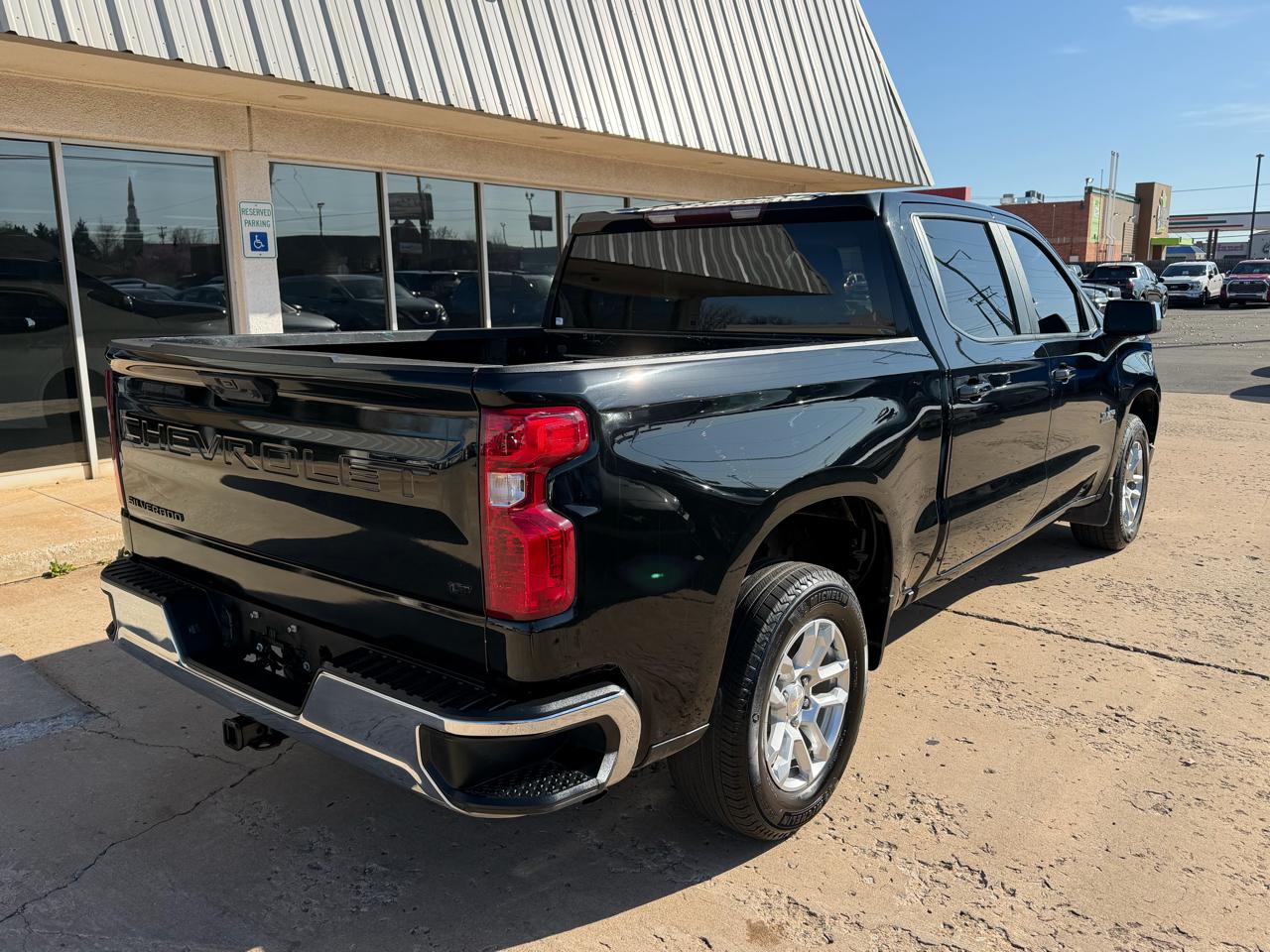 Chevrolet Silverado 1500 2WD Crew Cab 147" LT 2023