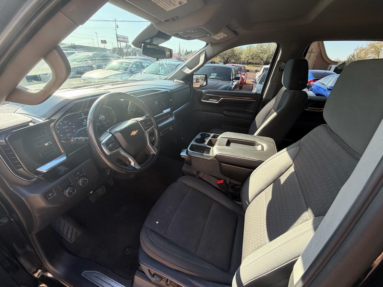 Chevrolet Silverado 1500 2WD Crew Cab 147" LT 2023