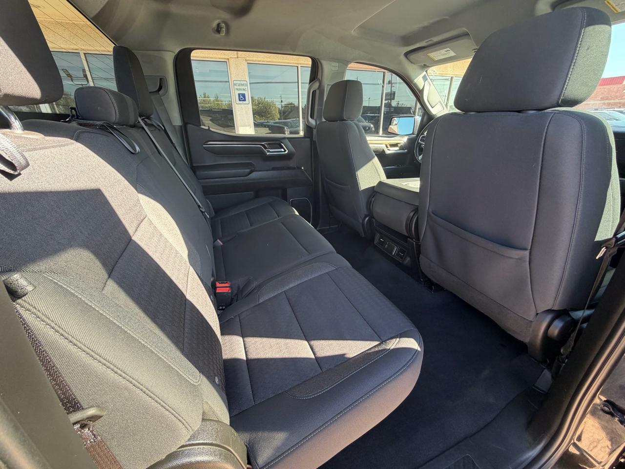 Chevrolet Silverado 1500 2WD Crew Cab 147" LT 2023