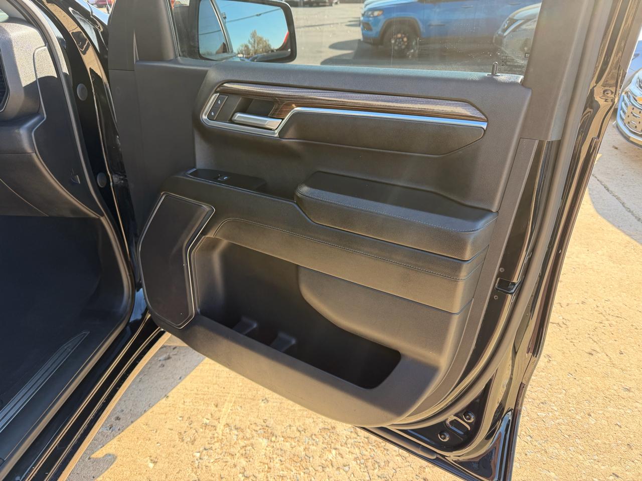 Chevrolet Silverado 1500 2WD Crew Cab 147" LT 2023