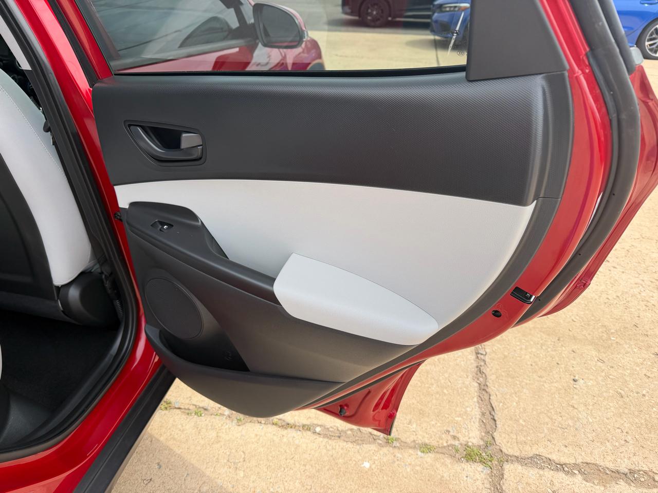 Hyundai Kona SEL Auto FWD 2022