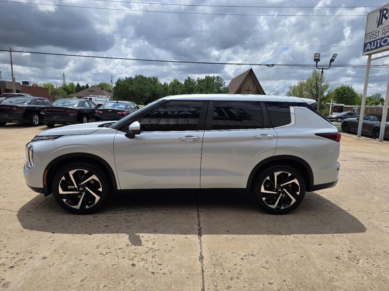 Mitsubishi Outlander SE FWD 2023