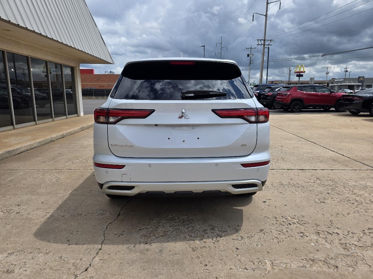 Mitsubishi Outlander SE FWD 2023