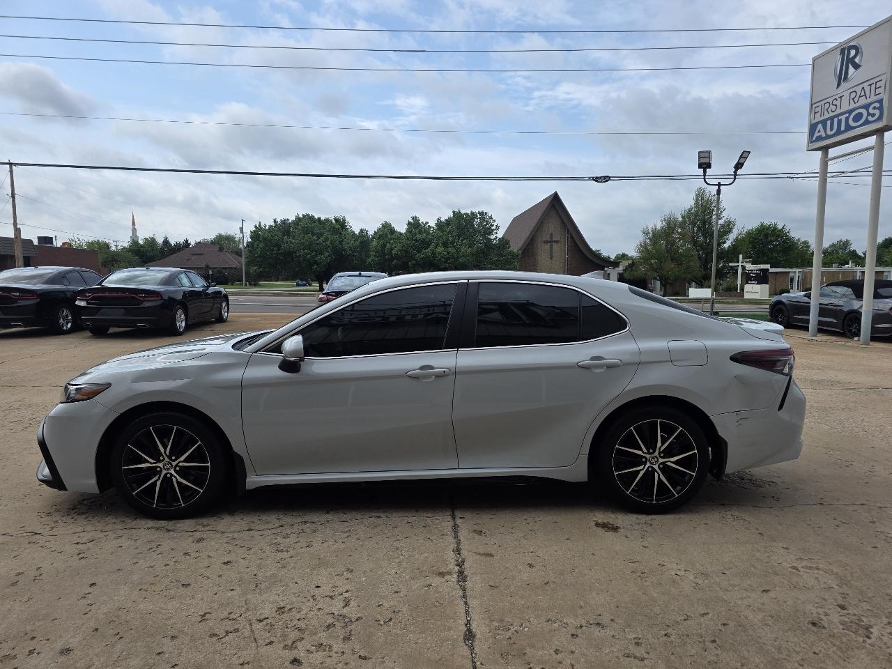 Toyota Camry SE Auto (Natl) 2022