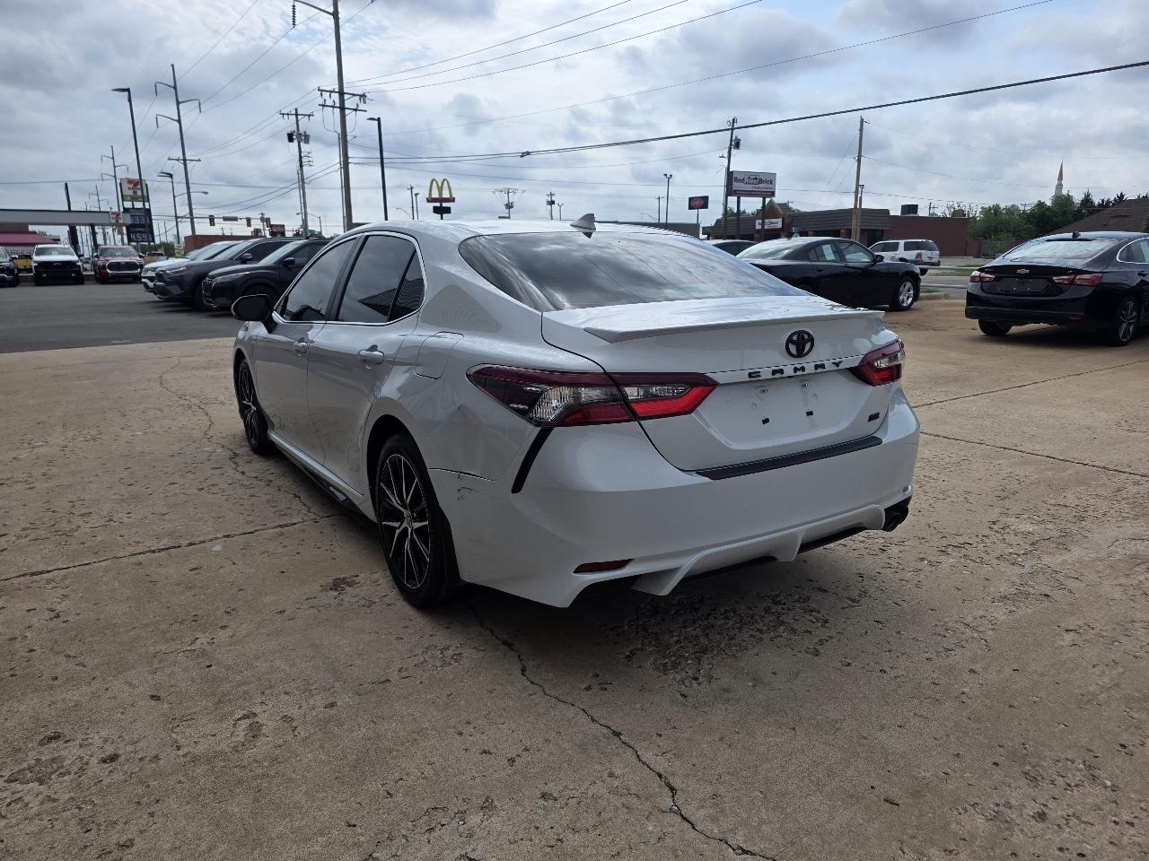 Toyota Camry SE Auto (Natl) 2022