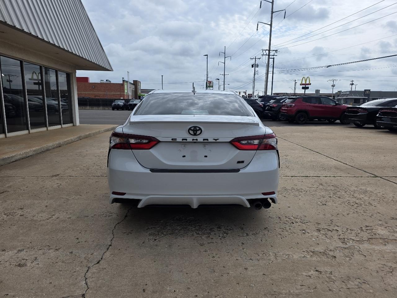 Toyota Camry SE Auto (Natl) 2022