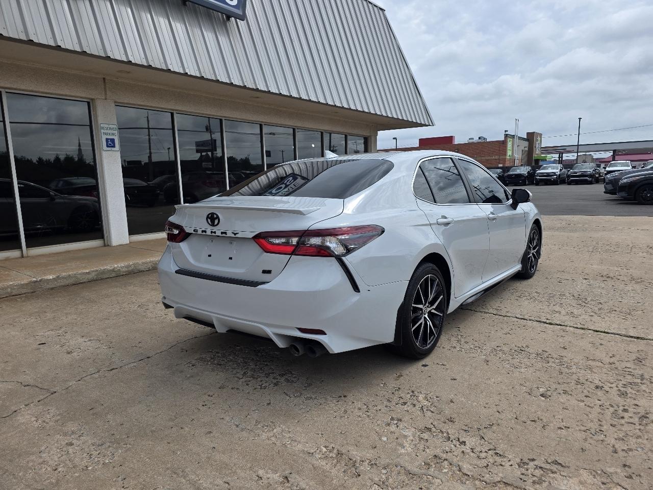 Toyota Camry SE Auto (Natl) 2022