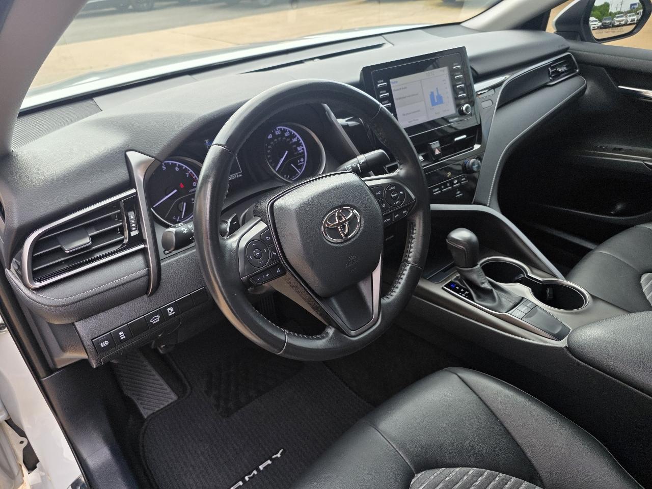 Toyota Camry SE Auto (Natl) 2022