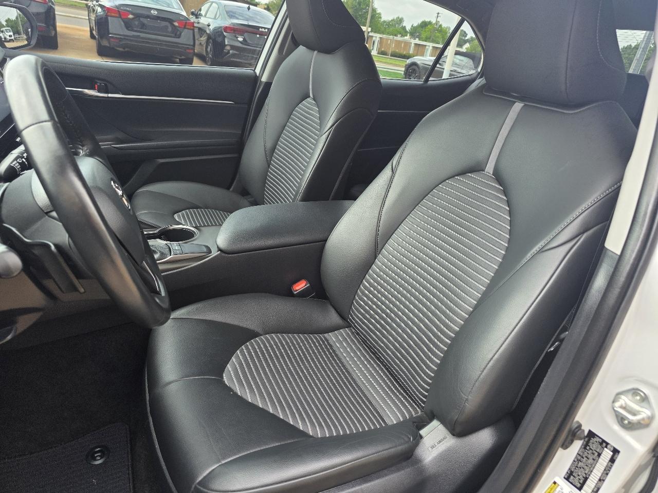 Toyota Camry SE Auto (Natl) 2022