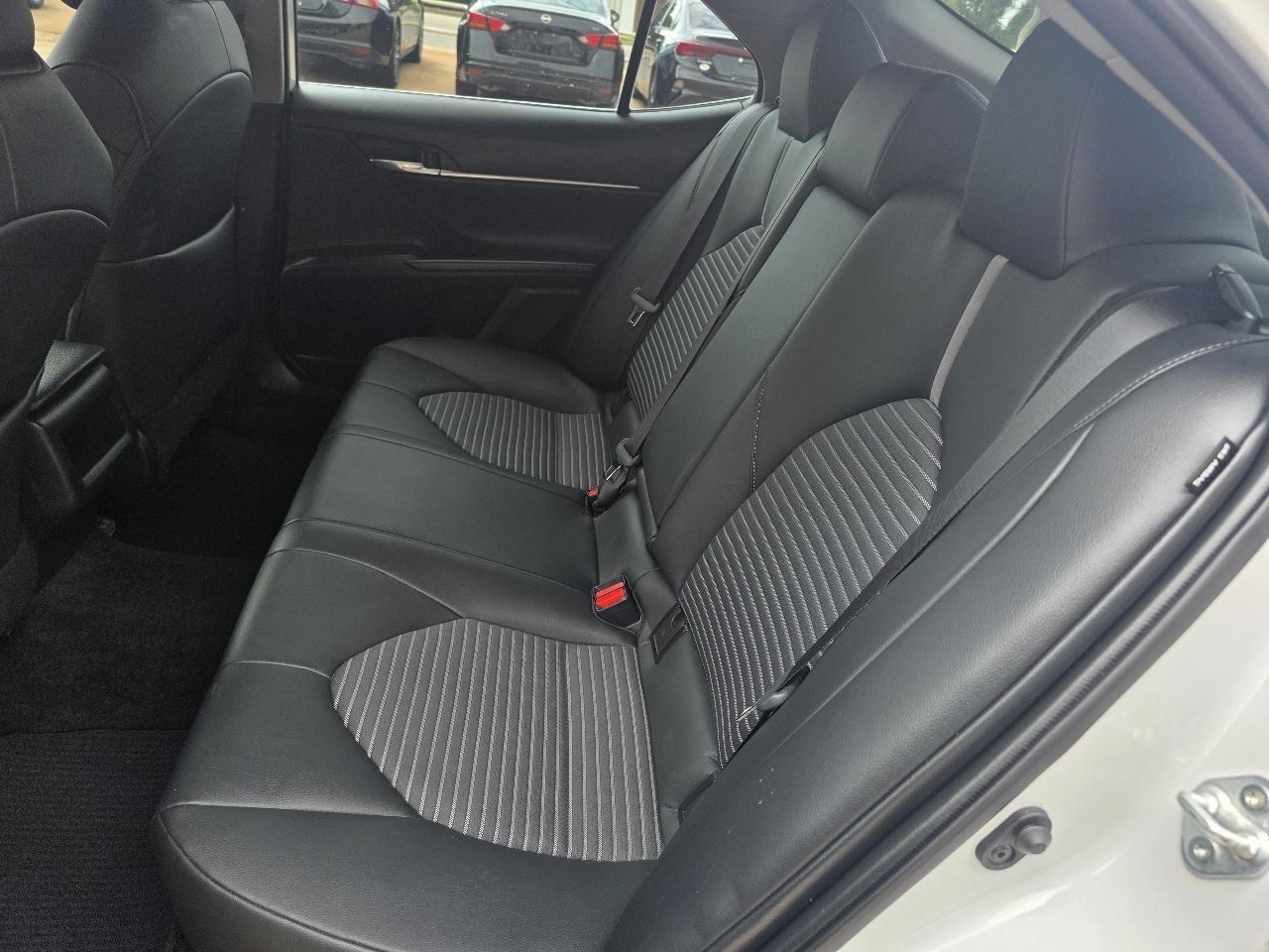 Toyota Camry SE Auto (Natl) 2022