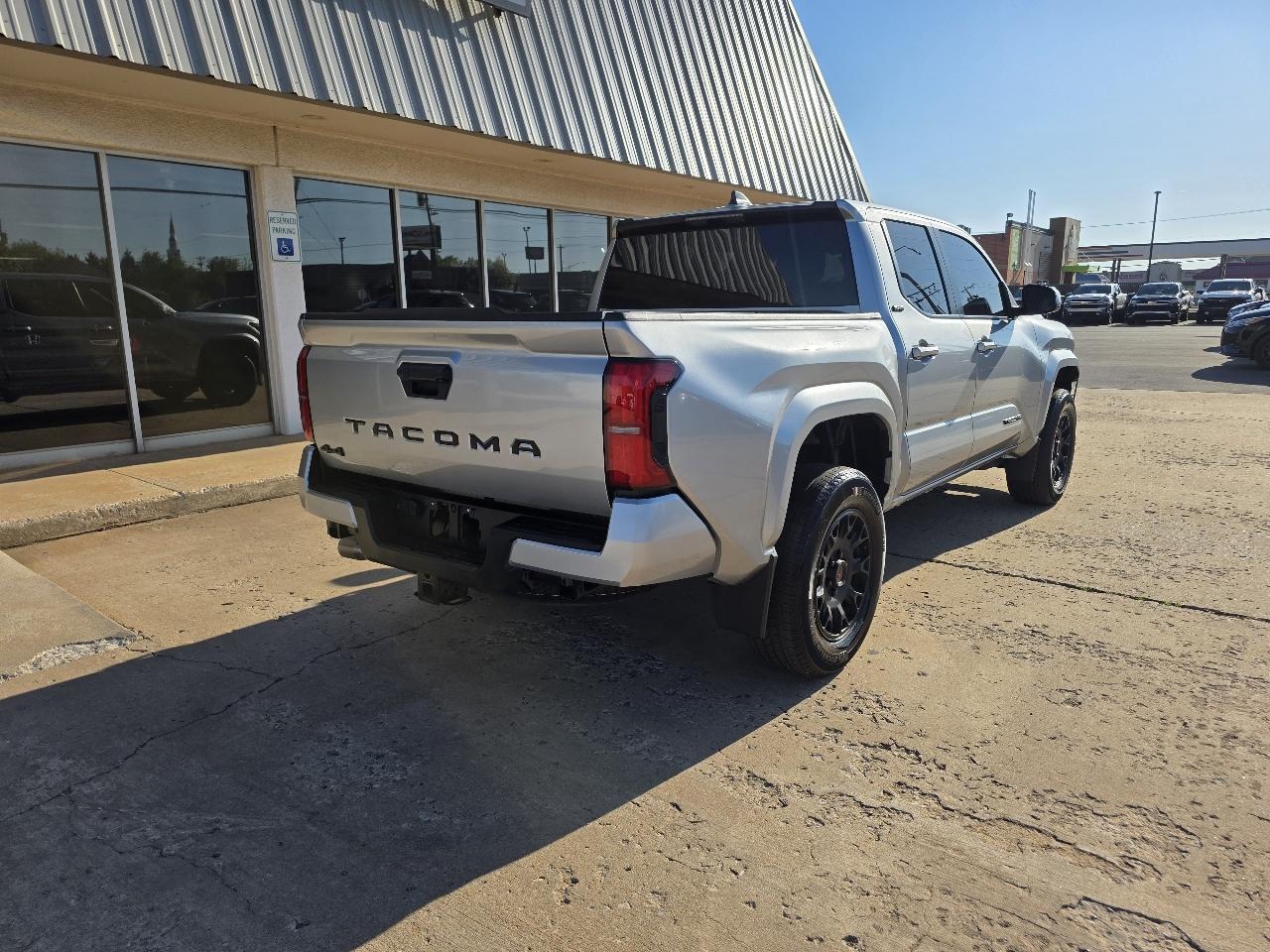 Toyota Tacoma 4WD SR5 Double Cab 5' Bed AT (Natl) 2024