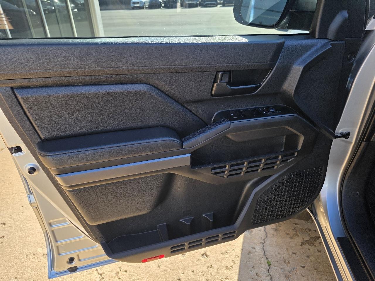 Toyota Tacoma 4WD SR5 Double Cab 5' Bed AT (Natl) 2024