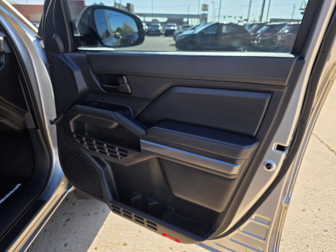 Toyota Tacoma 4WD SR5 Double Cab 5' Bed AT (Natl) 2024