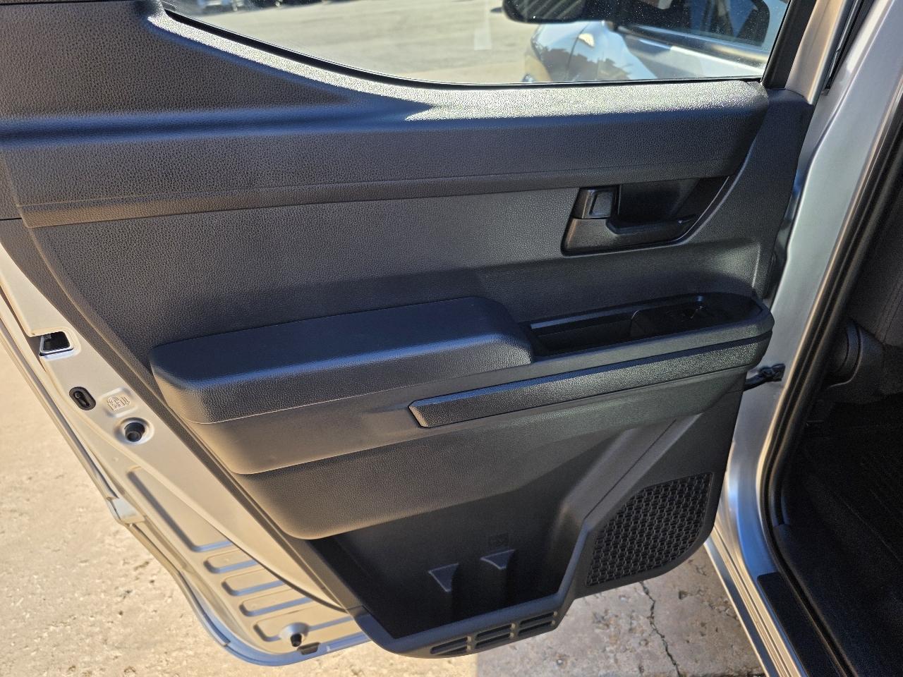 Toyota Tacoma 4WD SR5 Double Cab 5' Bed AT (Natl) 2024