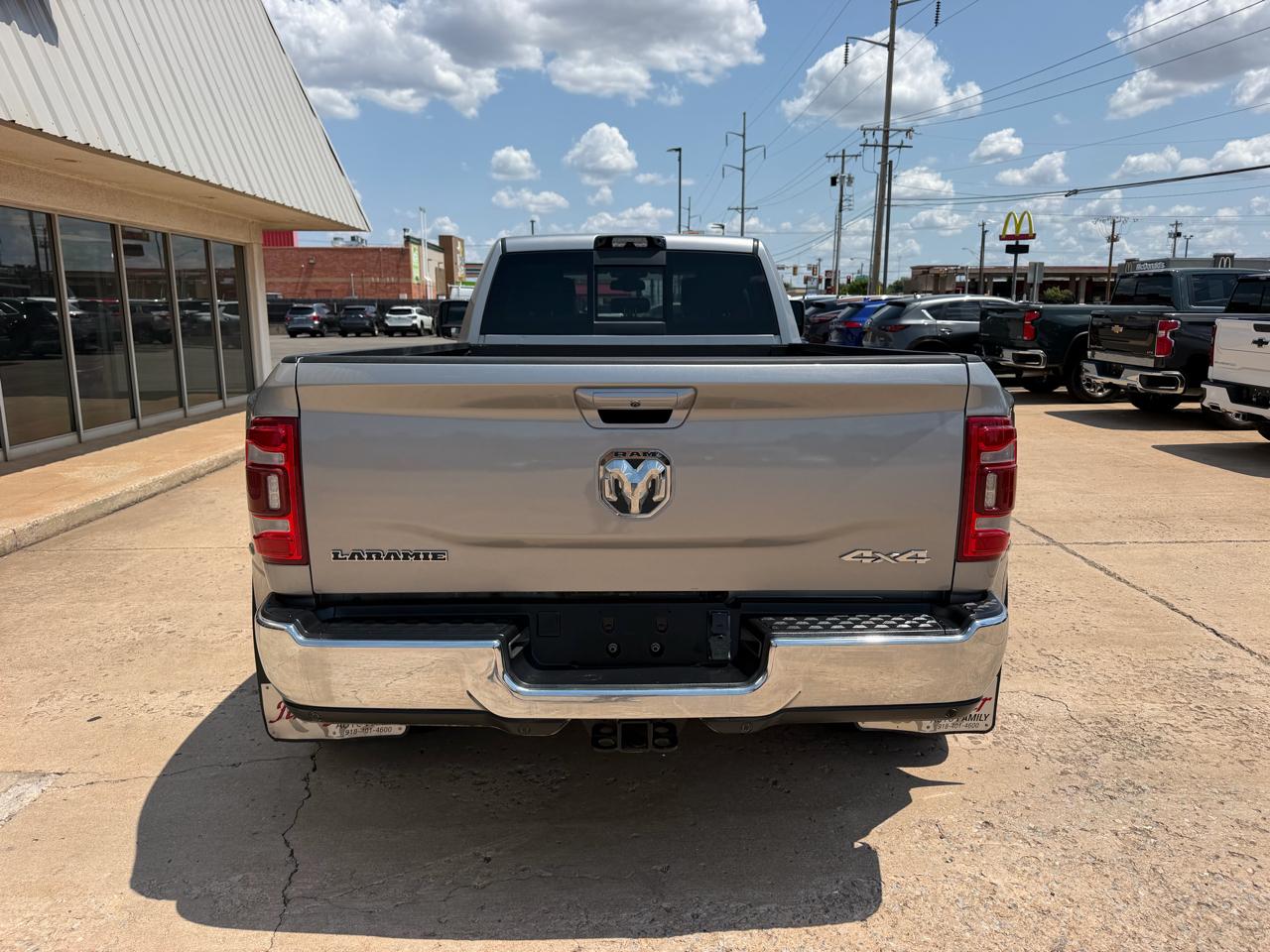 RAM 3500 Laramie 4x4 Crew Cab 8' Box 2023