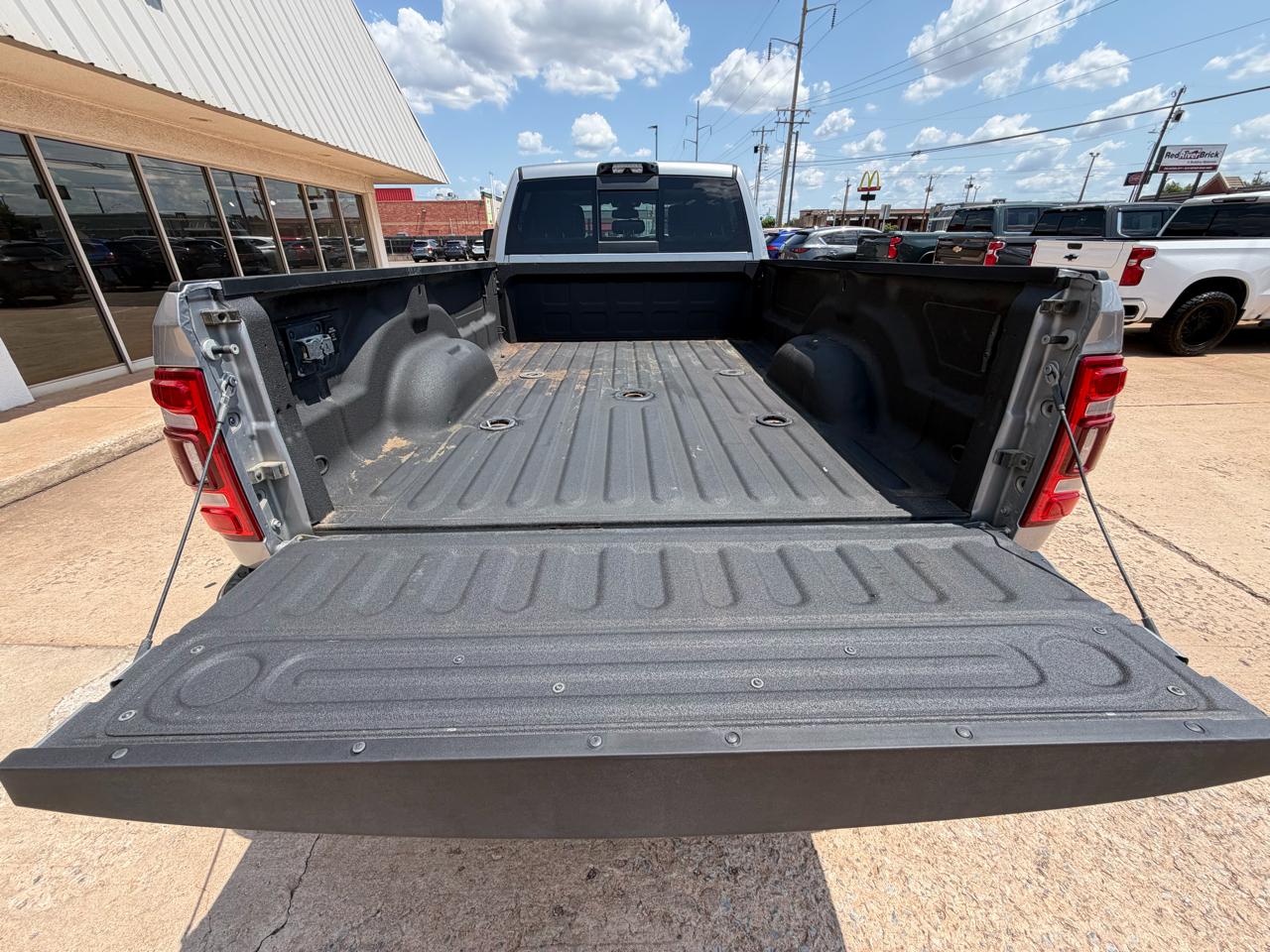 RAM 3500 Laramie 4x4 Crew Cab 8' Box 2023