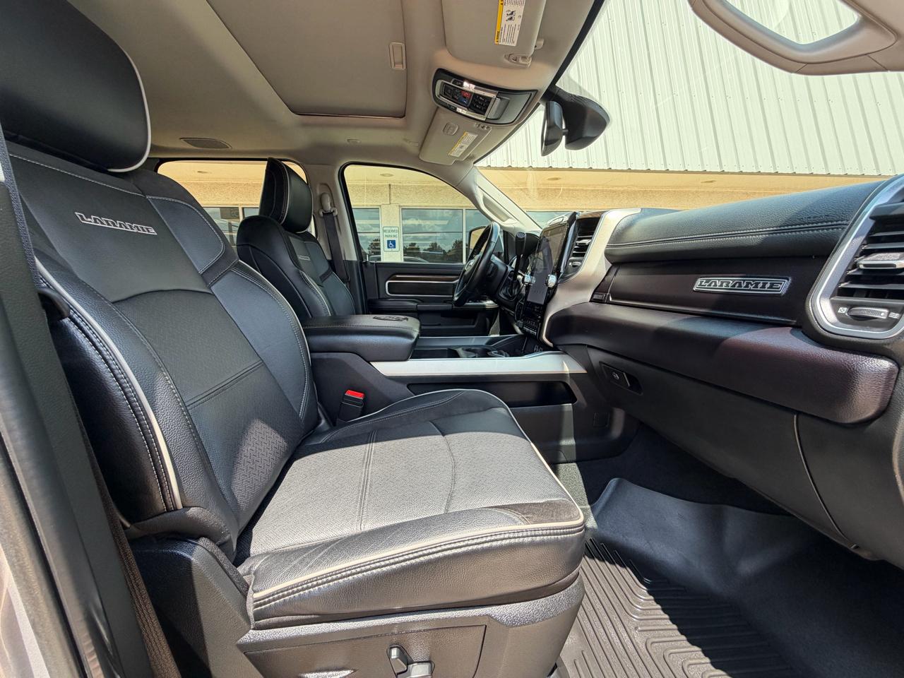 RAM 3500 Laramie 4x4 Crew Cab 8' Box 2023