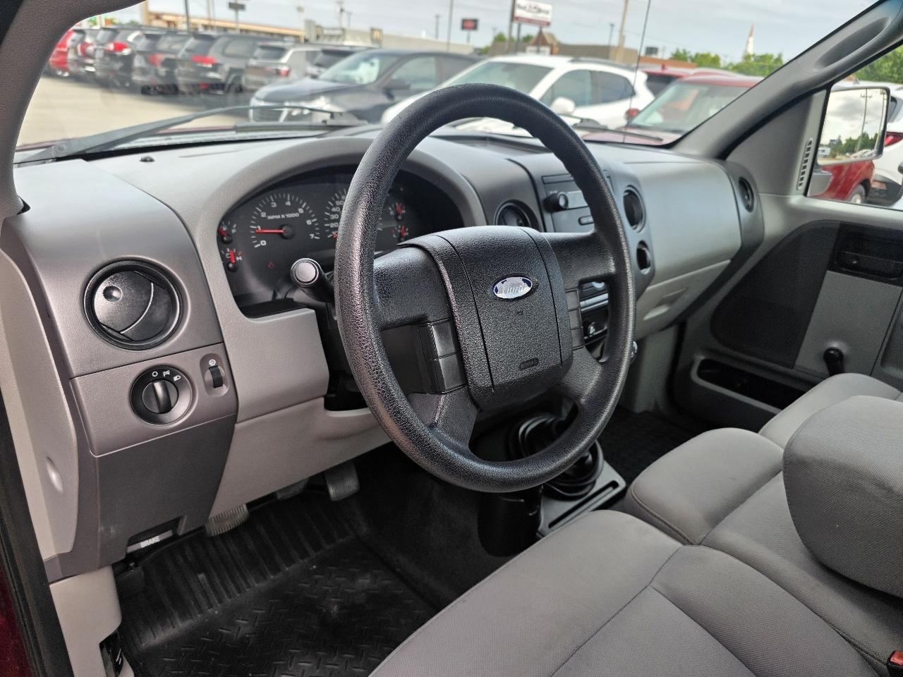 Ford F-150 Reg Cab 126" XLT 2006