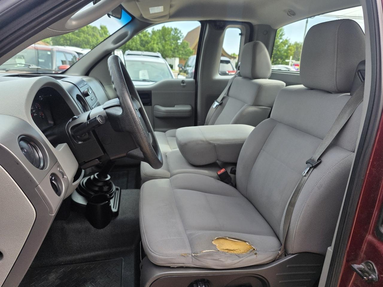 Ford F-150 Reg Cab 126" XLT 2006