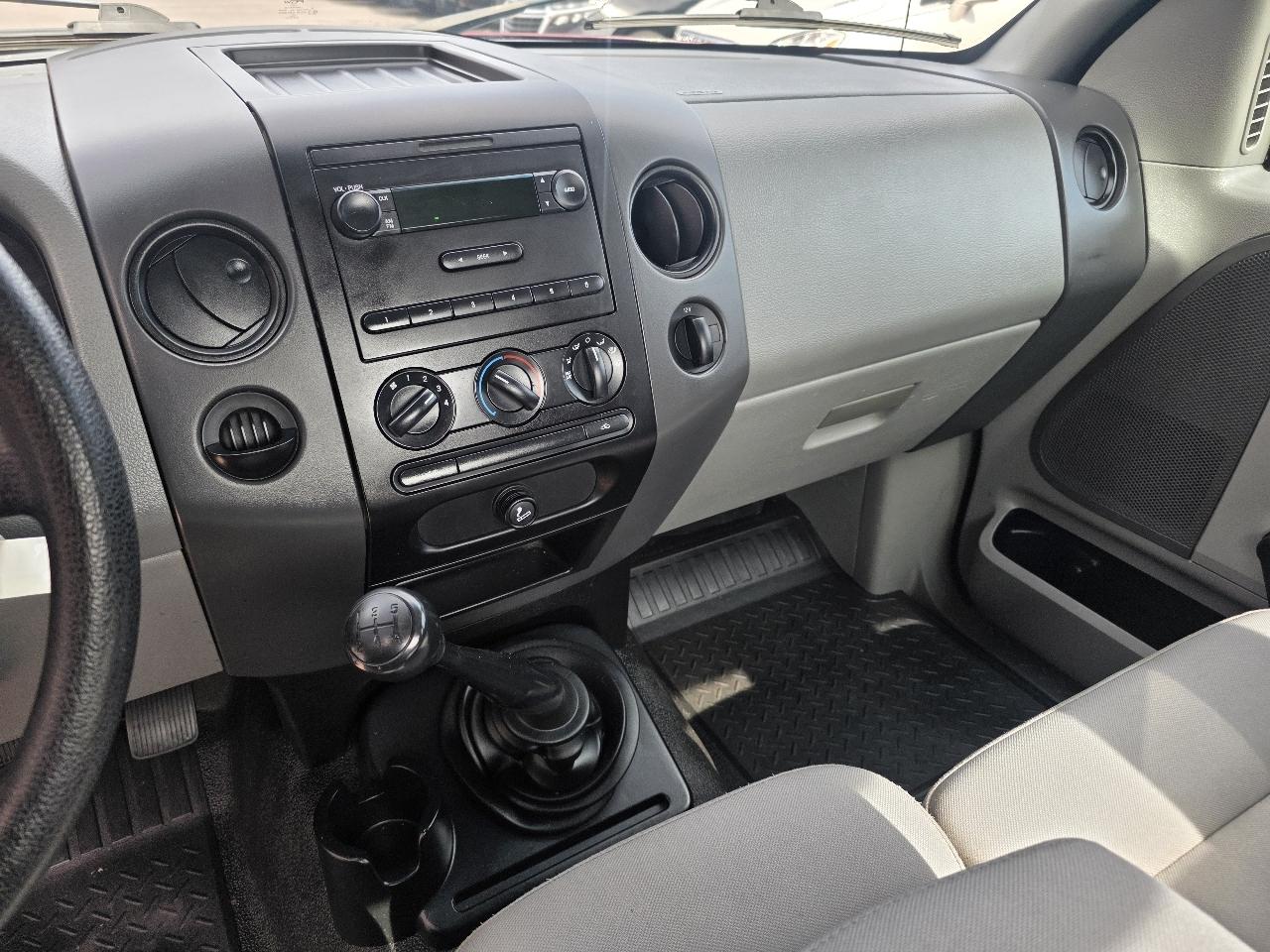Ford F-150 Reg Cab 126" XLT 2006