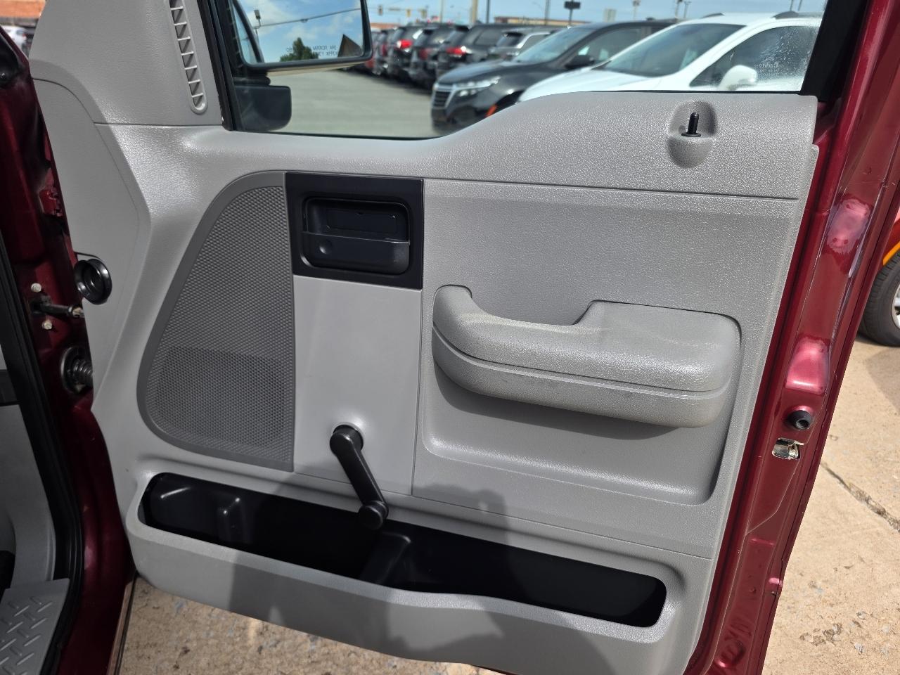 Ford F-150 Reg Cab 126" XLT 2006