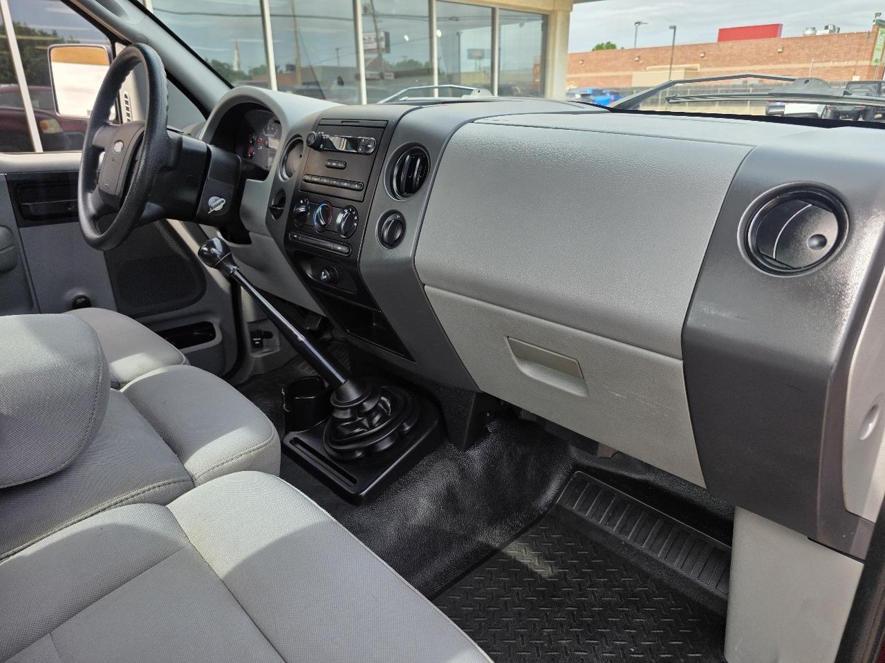 Ford F-150 Reg Cab 126" XLT 2006