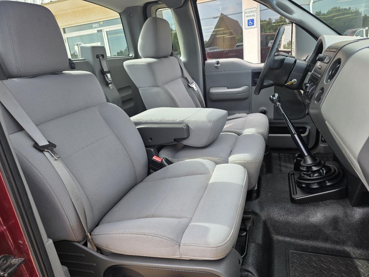Ford F-150 Reg Cab 126" XLT 2006