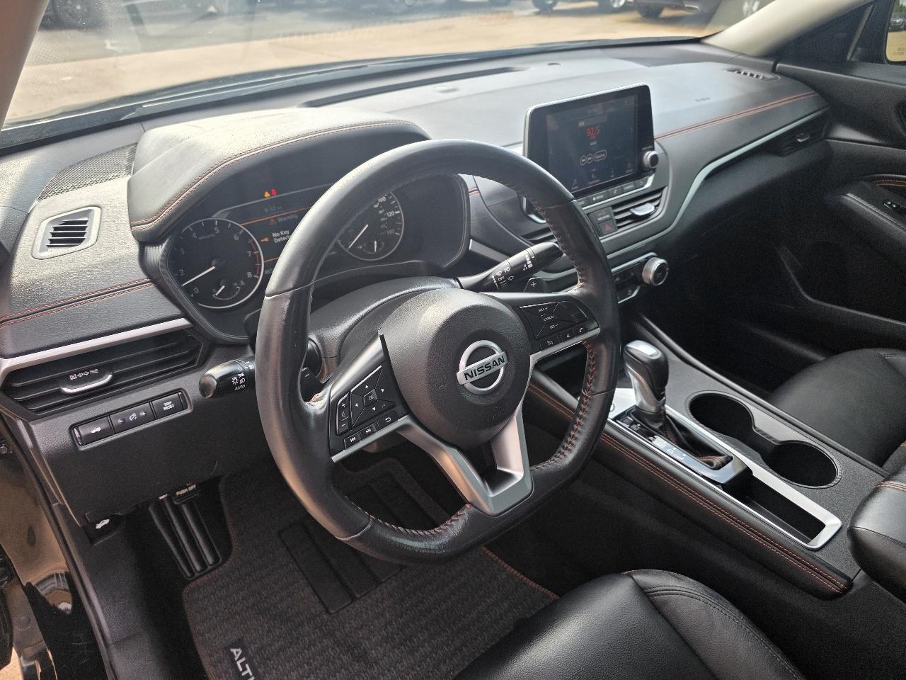 Nissan Altima 2.5 SR Sedan 2022