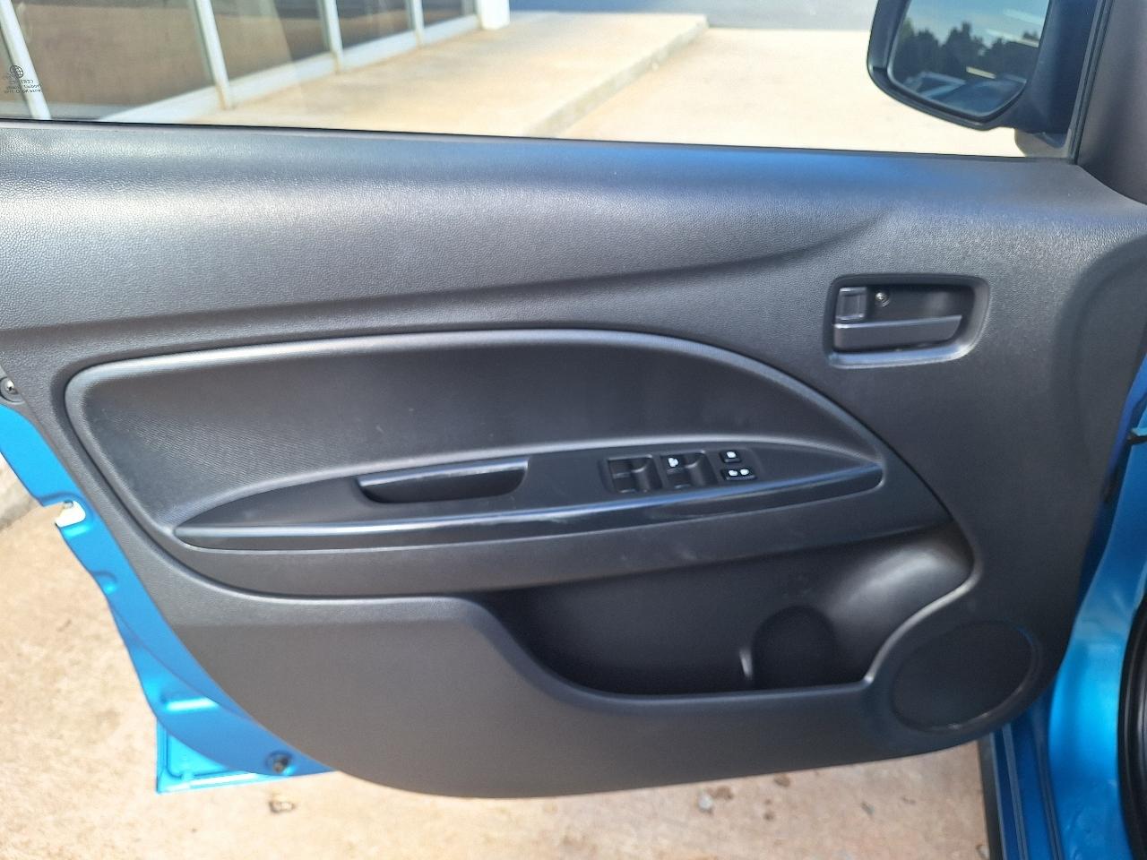 Mitsubishi Mirage ES CVT 2024