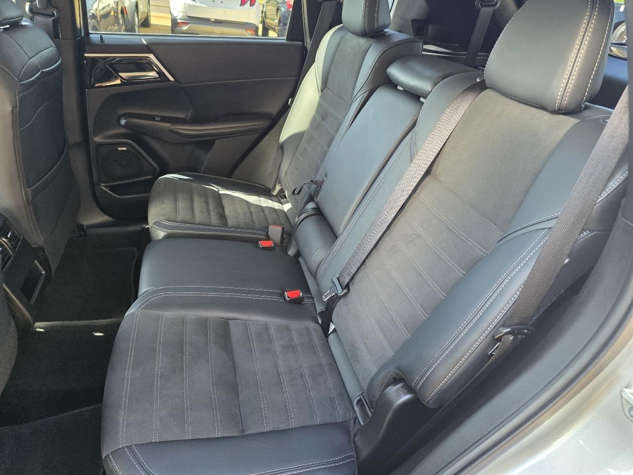 Mitsubishi Outlander SE AWC 2025