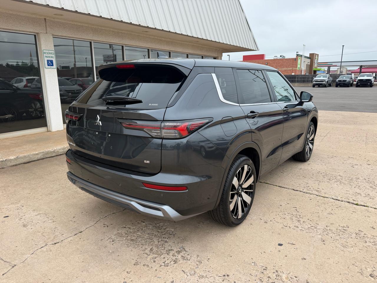 Mitsubishi Outlander SE AWC 2025