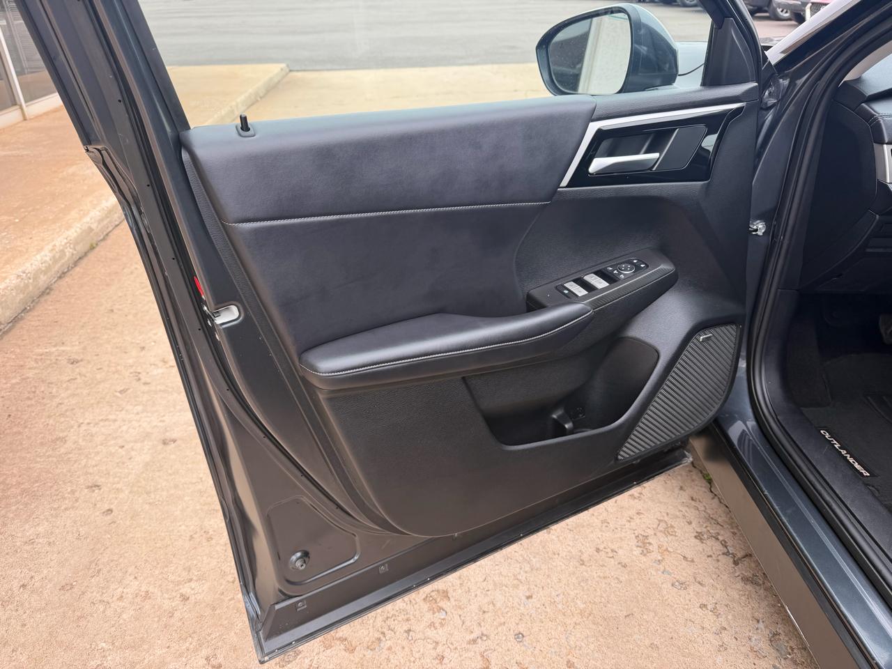 Mitsubishi Outlander SE AWC 2025