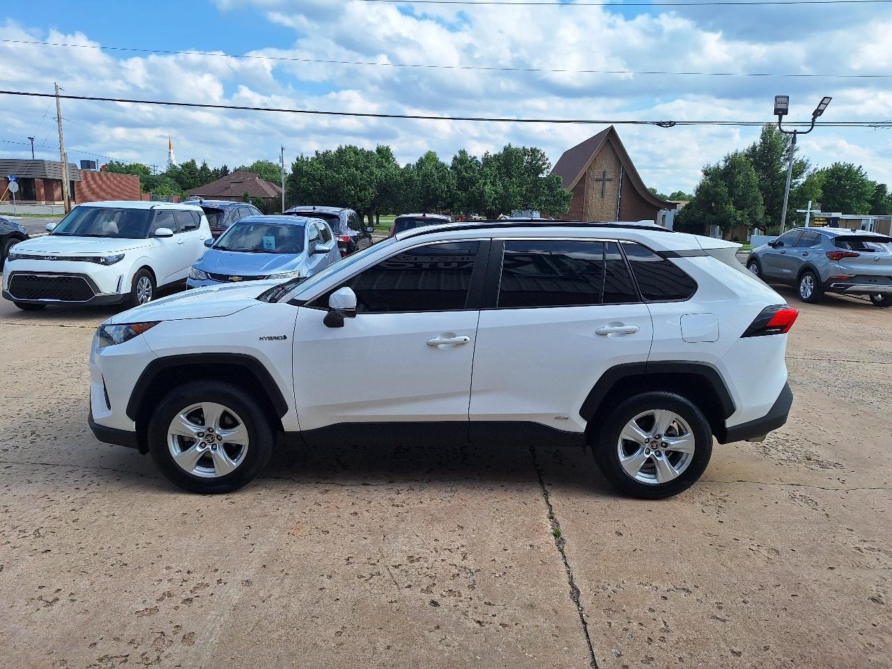 Toyota RAV4 Hybrid LE AWD (Natl) 2021