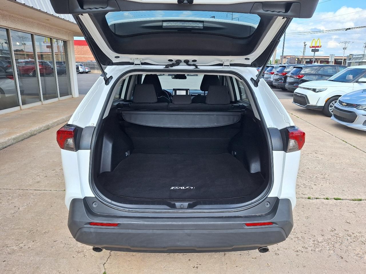 Toyota RAV4 Hybrid LE AWD (Natl) 2021
