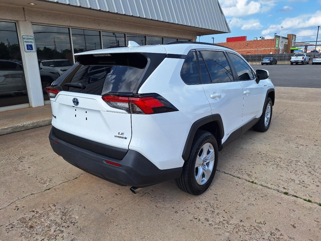 Toyota RAV4 Hybrid LE AWD (Natl) 2021