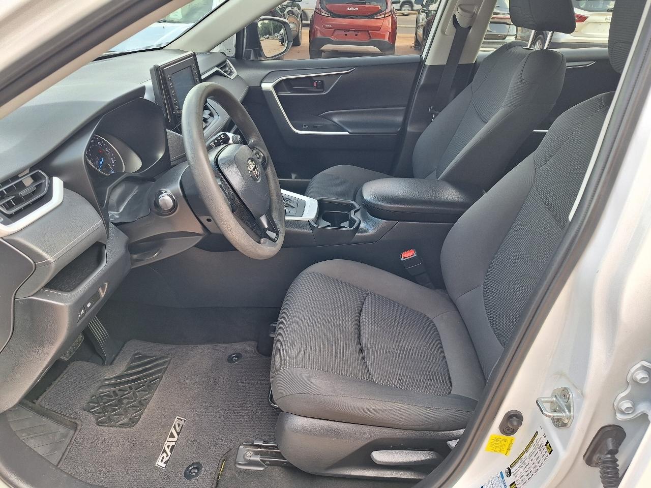 Toyota RAV4 Hybrid LE AWD (Natl) 2021