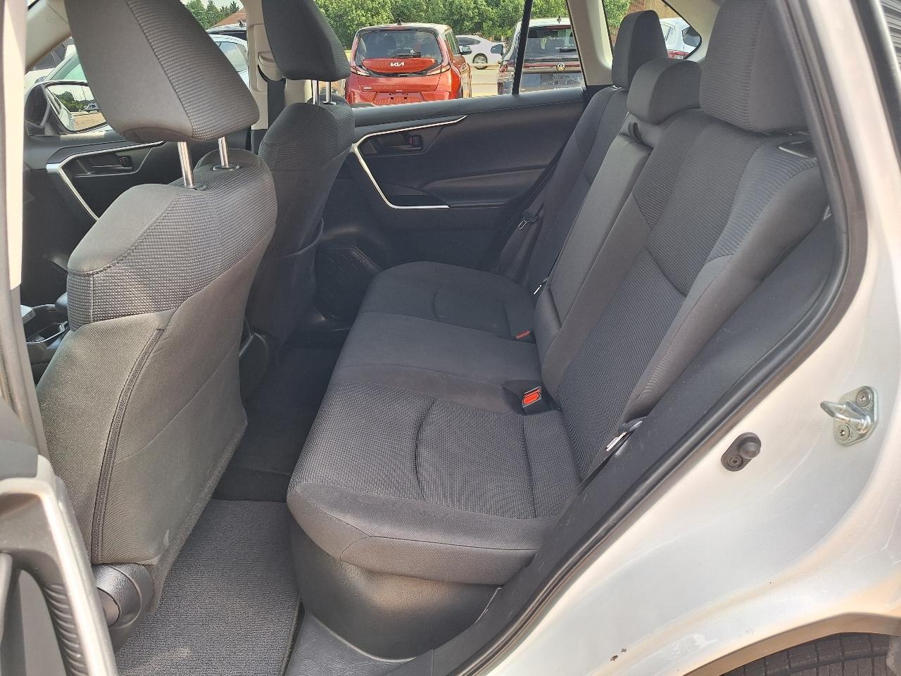 Toyota RAV4 Hybrid LE AWD (Natl) 2021