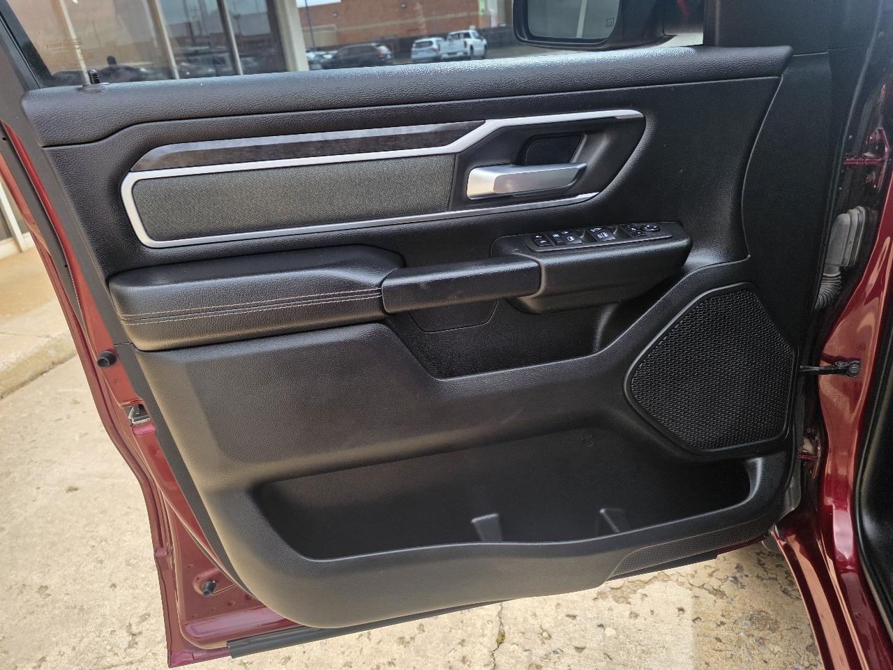 RAM 1500 Big Horn 4x2 Crew Cab 5'7" Box 2022