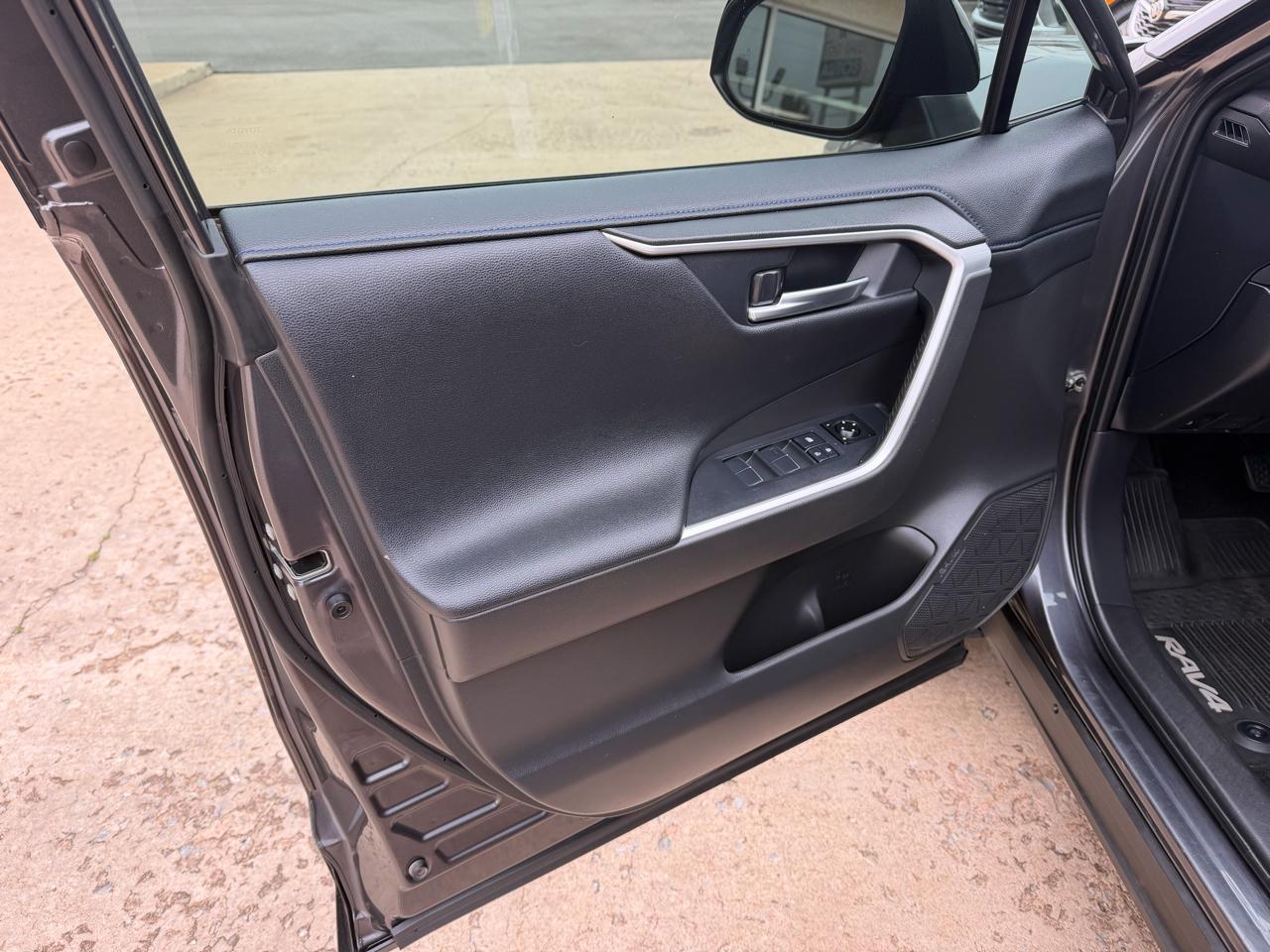 Toyota RAV4 Hybrid XSE AWD (Natl) 2020