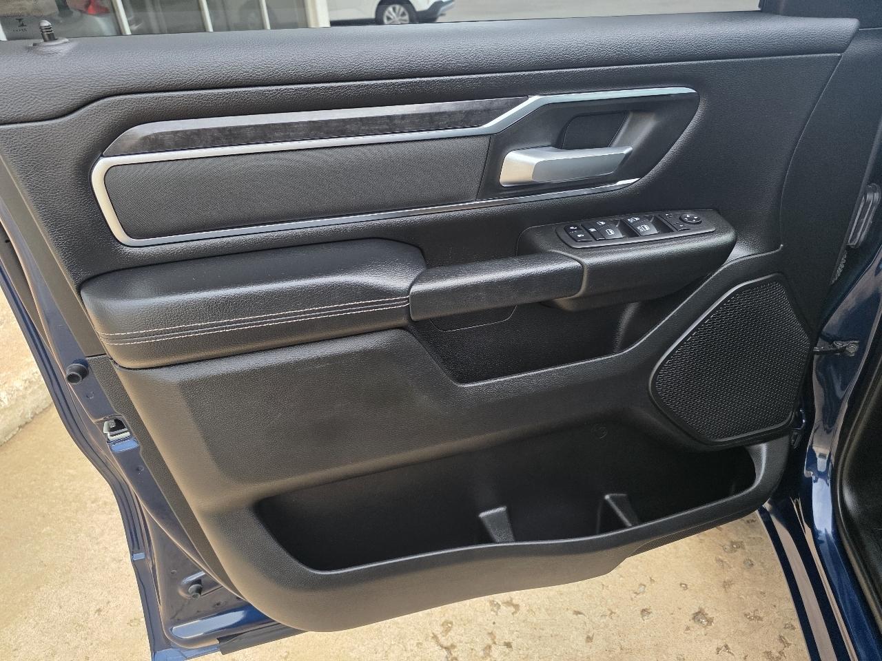 RAM 1500 Big Horn 4x4 Crew Cab 5'7" Box 2024