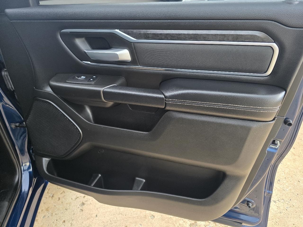 RAM 1500 Big Horn 4x4 Crew Cab 5'7" Box 2024