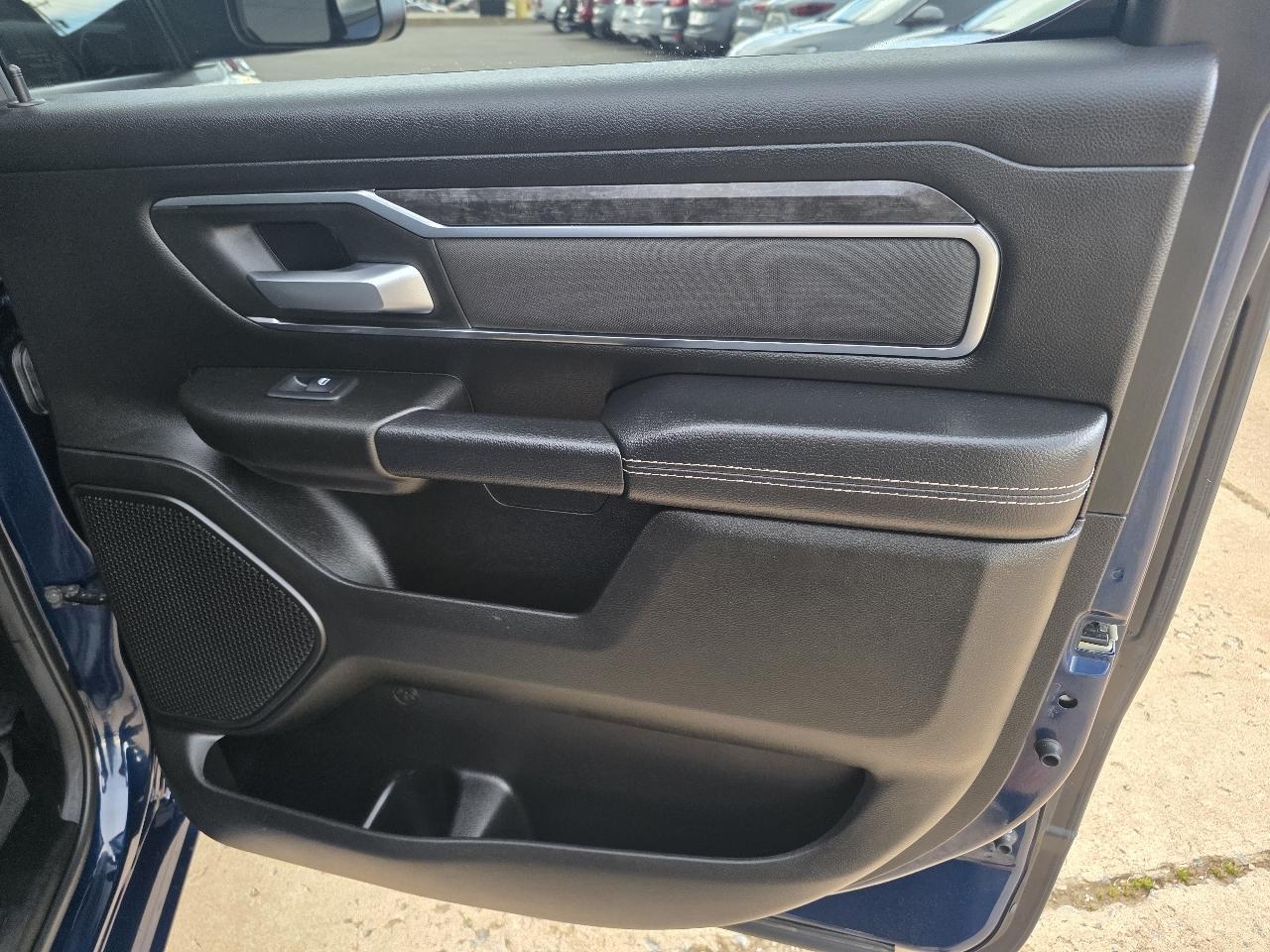 RAM 1500 Big Horn 4x4 Crew Cab 5'7" Box 2024