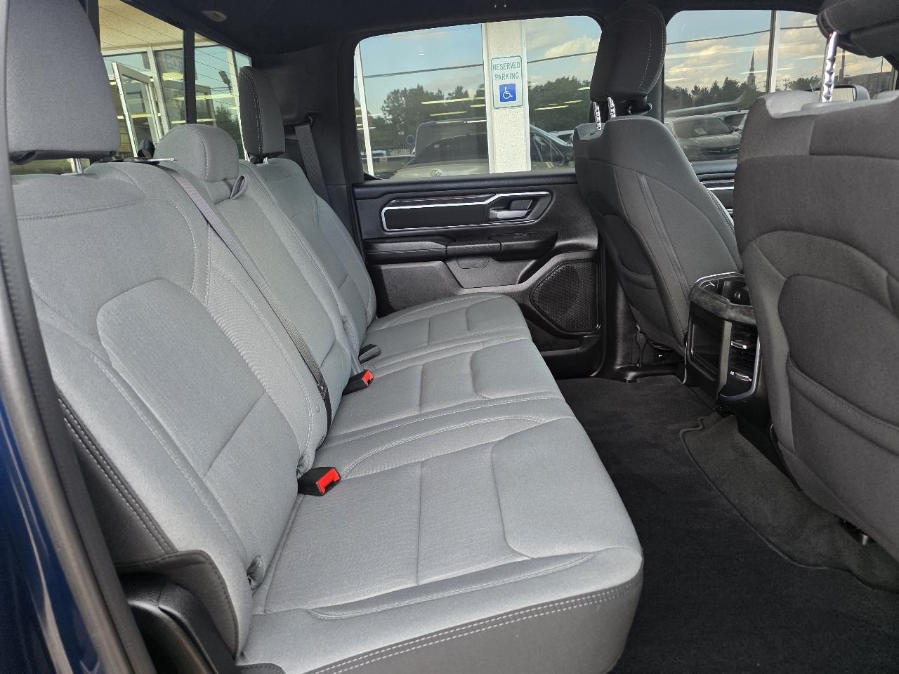 RAM 1500 Big Horn 4x4 Crew Cab 5'7" Box 2024