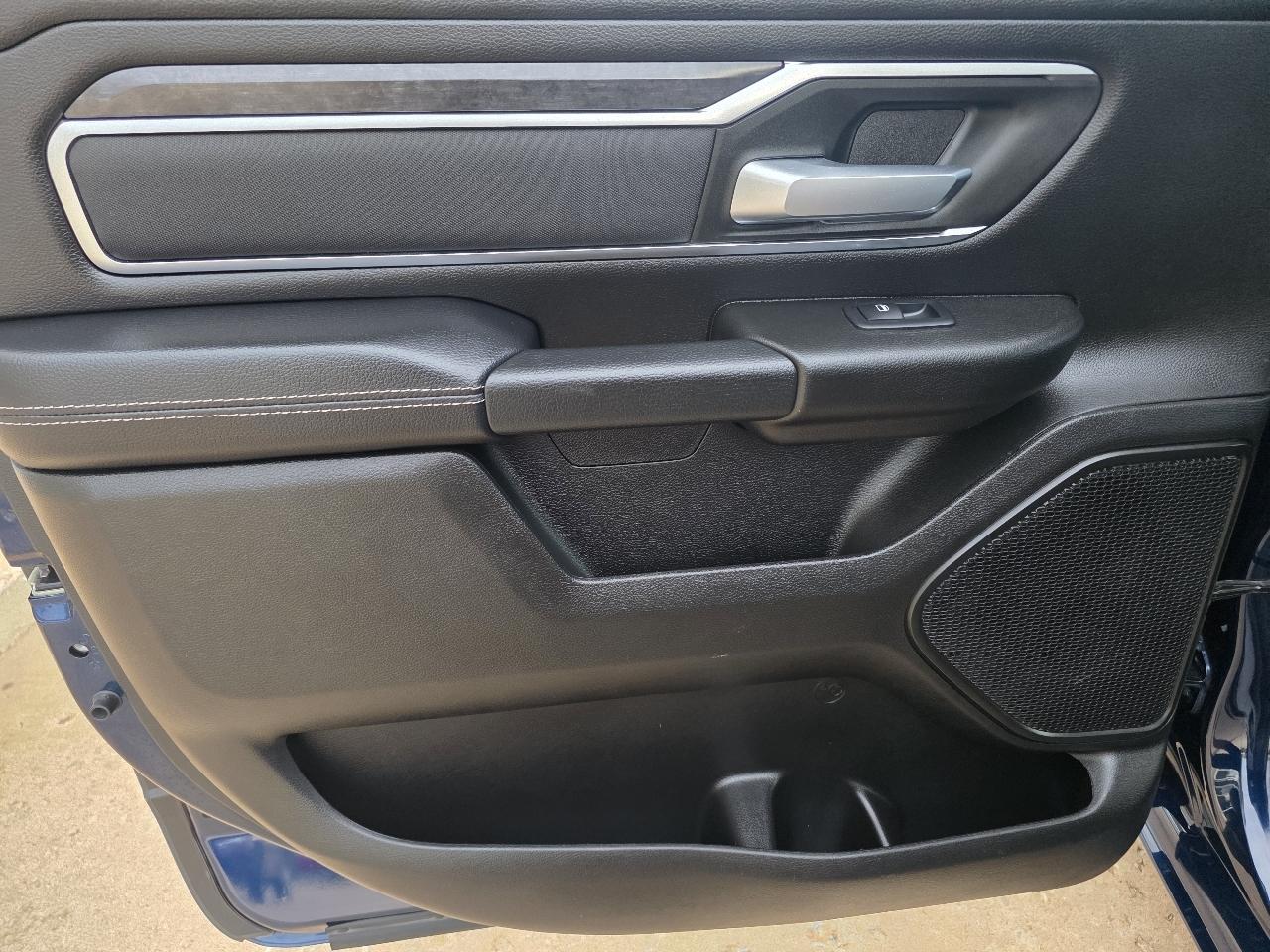 RAM 1500 Big Horn 4x4 Crew Cab 5'7" Box 2024