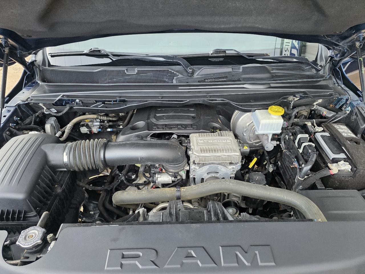 RAM 1500 Big Horn 4x4 Crew Cab 5'7" Box 2024