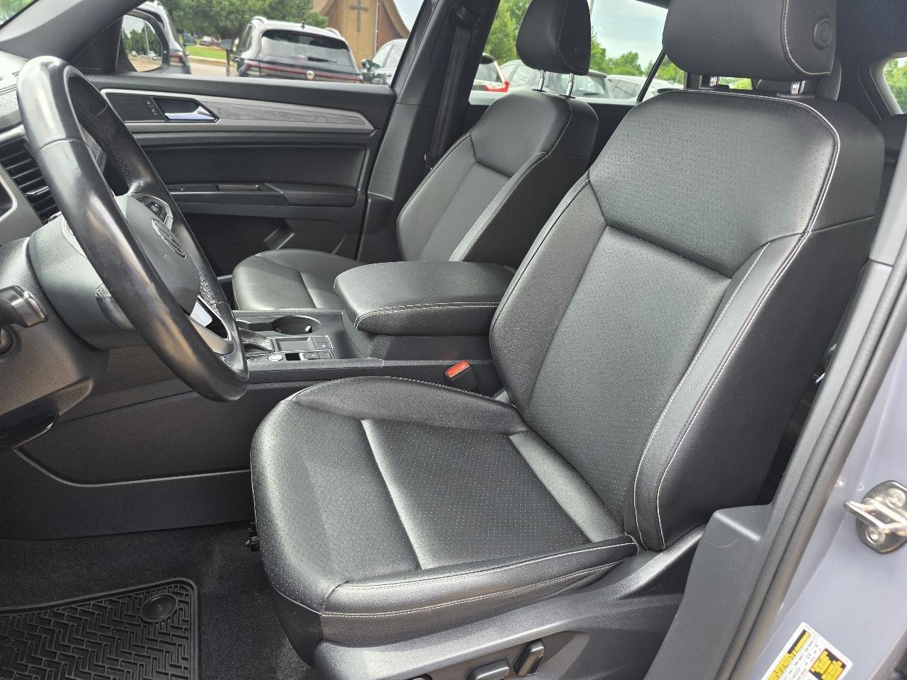 Volkswagen Atlas Cross Sport 3.6L V6 SE w/Technology FWD 2020