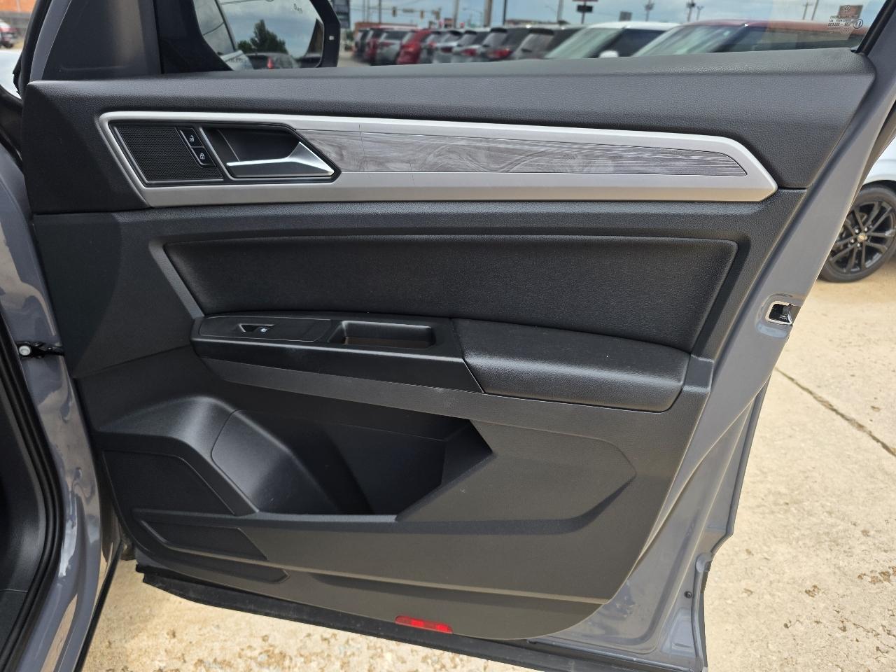 Volkswagen Atlas Cross Sport 3.6L V6 SE w/Technology FWD 2020