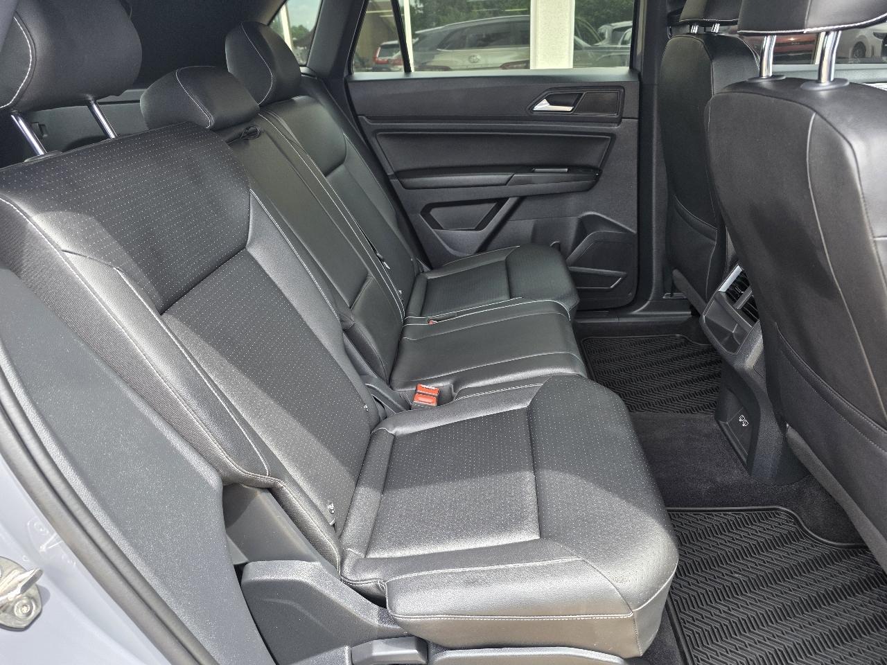 Volkswagen Atlas Cross Sport 3.6L V6 SE w/Technology FWD 2020