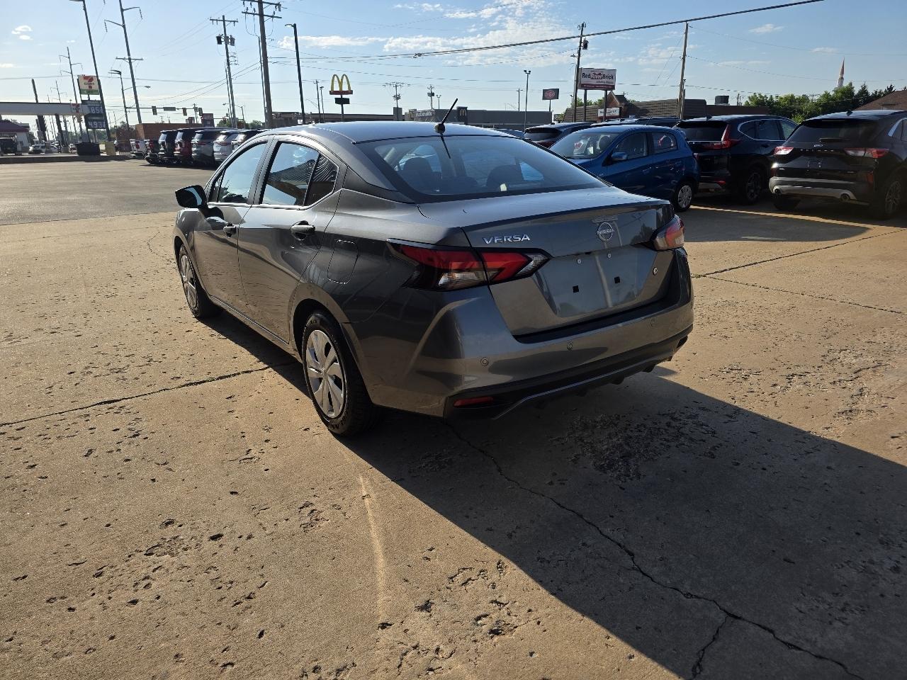Nissan Versa S CVT 2024