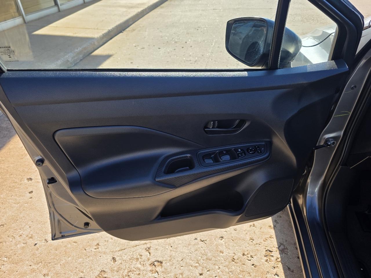 Nissan Versa S CVT 2024